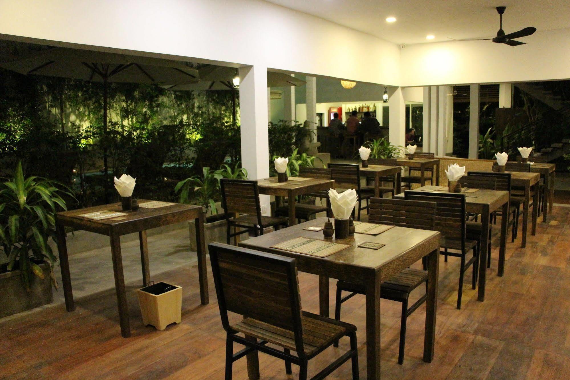 Palm Tree Boutique Hotel พนมเปญ ภายนอก รูปภาพ
