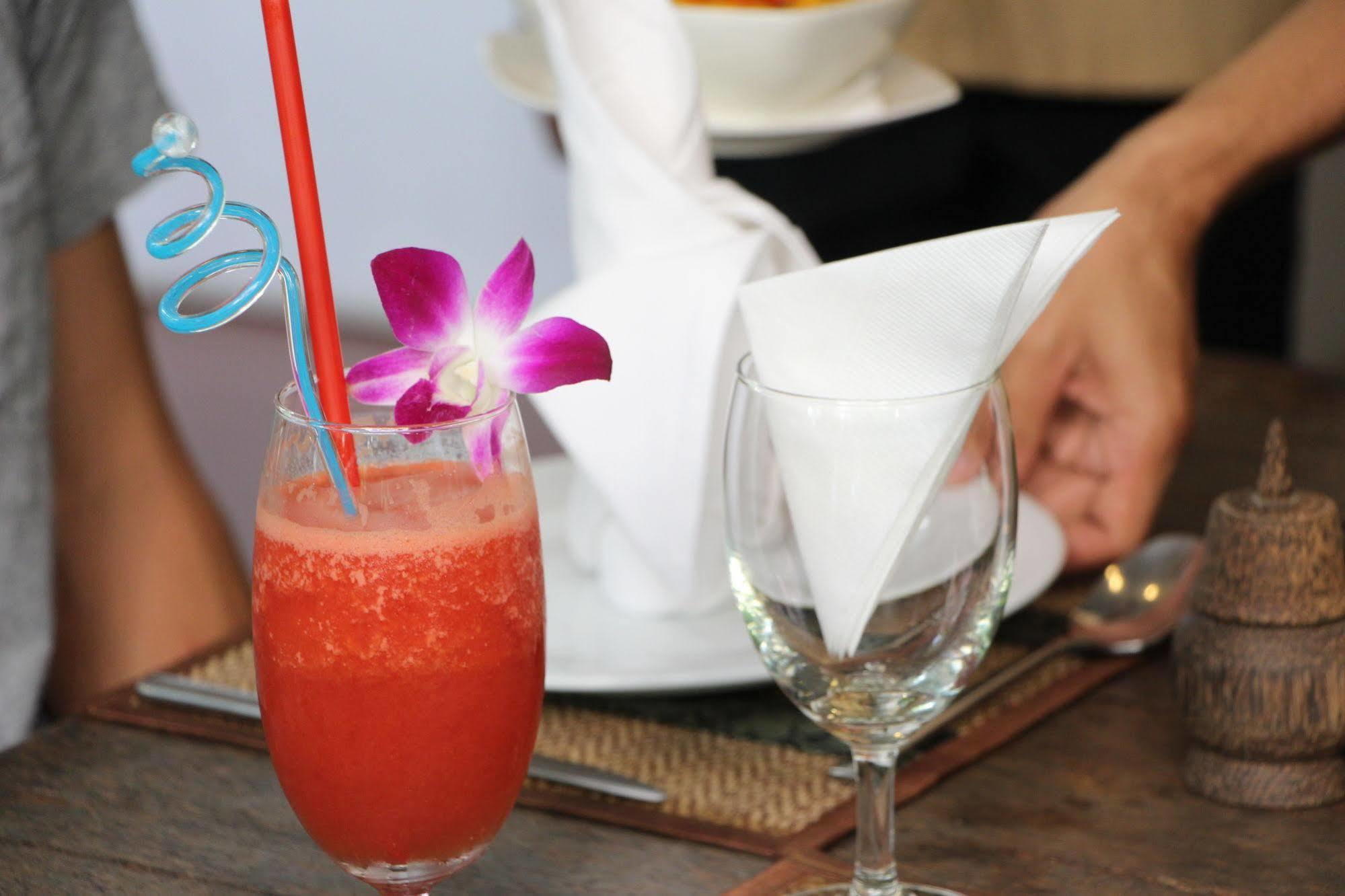 Palm Tree Boutique Hotel พนมเปญ ภายนอก รูปภาพ